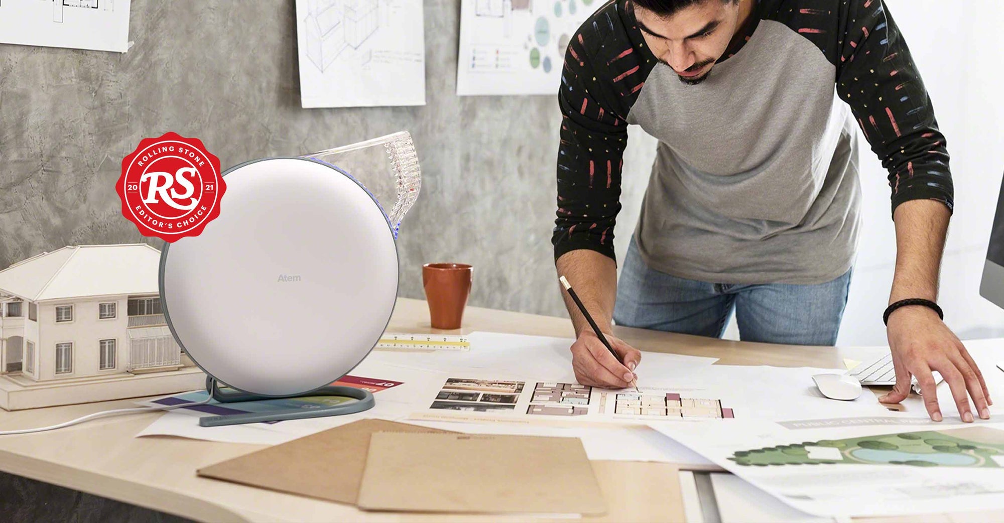 Atem Desk providing air to person&#039;s workspace